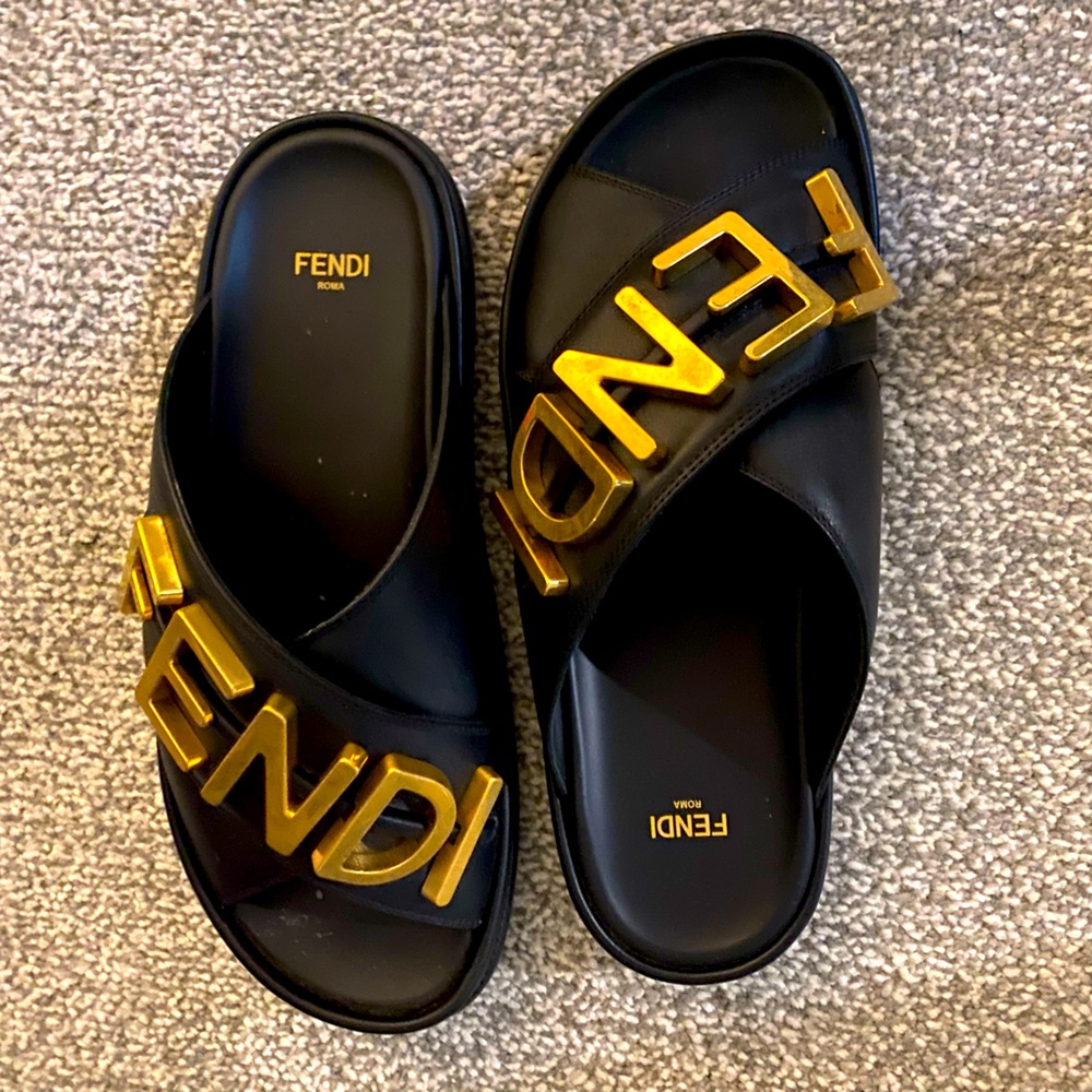 New NWOT Fendi Slides In Original Box W/2 Dust Bags & Docs‼️🔥❤️🔥❤️🔥